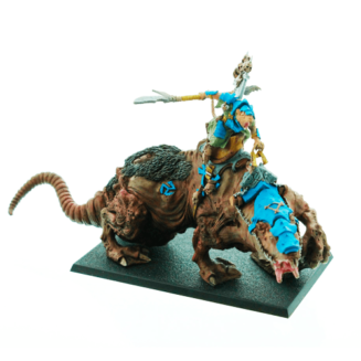 Skaven Warlord on Brood Horror 1